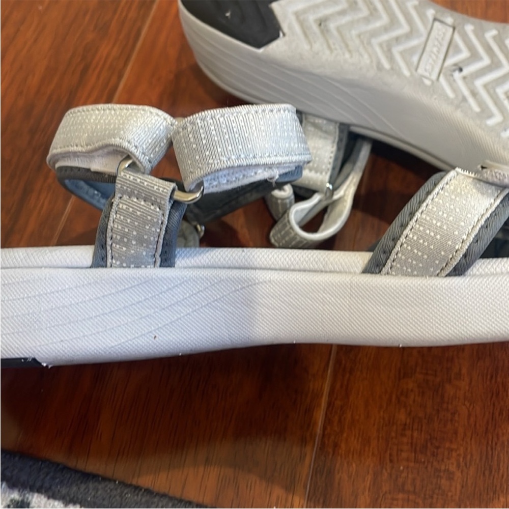 ⭐️Dream Pairs Women’s Gray Sandals Size 9 - Picture 5 of 5